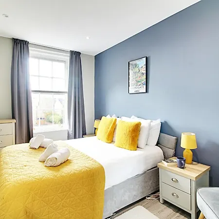 2br Weekly Stay, Parking, Sleeps 6, Ideal For Work Trips, Flat 1 Apartment *