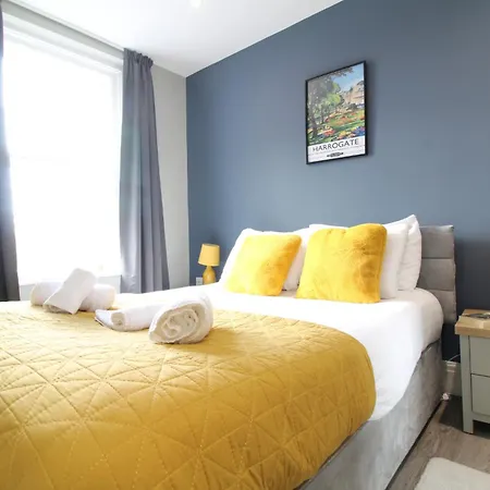 2br Weekly Stay, Parking, Sleeps 6, Ideal For Work Trips, Flat 1 Apartment