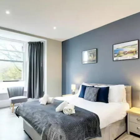 Apartment 2br Weekly Stay, Parking, Sleeps 6, Ideal For Work Trips, Flat 1 *