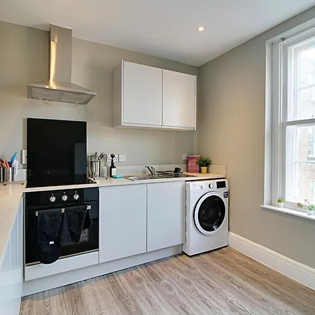 2br Weekly Stay, Parking, Sleeps 6, Ideal For Work Trips, Flat 1