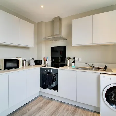Apartment 2br Weekly Stay, Parking, Sleeps 6, Ideal For Work Trips, Flat 1